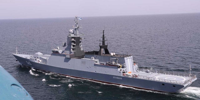 Íránská a ruská armáda zahájily společná námořní cvičení v Indickém oceánu zaměřená na posílení bezpečnosti námořního obchodu v regionu, uvedla v úterý íránská státní televize.  (AP / íránská armáda)