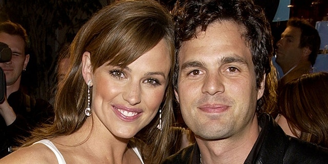 Jennifer Garner and Mark Ruffalo during the "13 Continue at 30" premiered in 2004. 