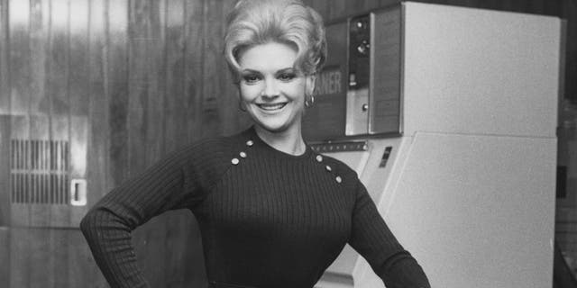 Australian singer and actress Trisha Noble died from complications from a tumor.