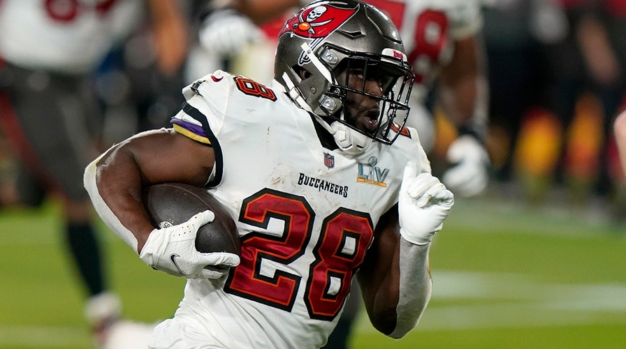 Buccaneers keep Super Bowl core team together, re-sign Leonard Fournette to  one-year deal: report