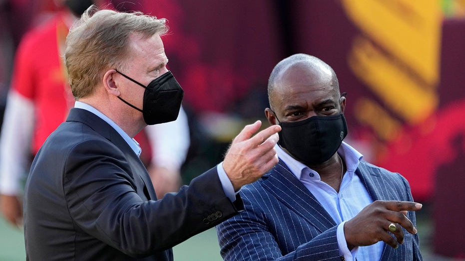 Roger Goodell slammed by football fans for not wearing mask during Super  Bowl LV trophy presentation | Fox News