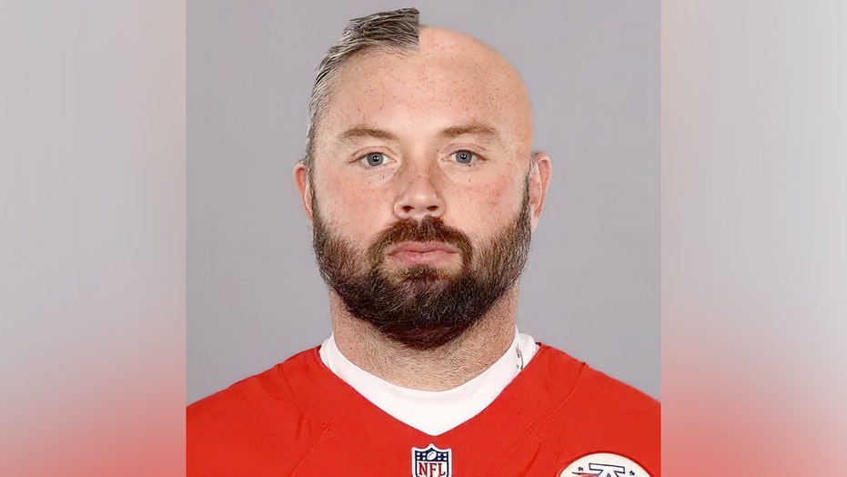 Chiefs' Daniel Kilgore releases photo of unfinished haircut due to ...