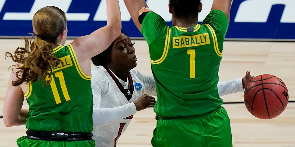 NCAA tournament: Dana Evans leads Louisville over Oregon