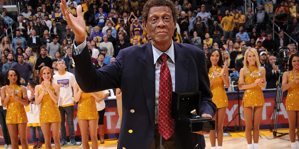 Elgin Baylor, Lakers great and aerialist pioneer, dies at 86