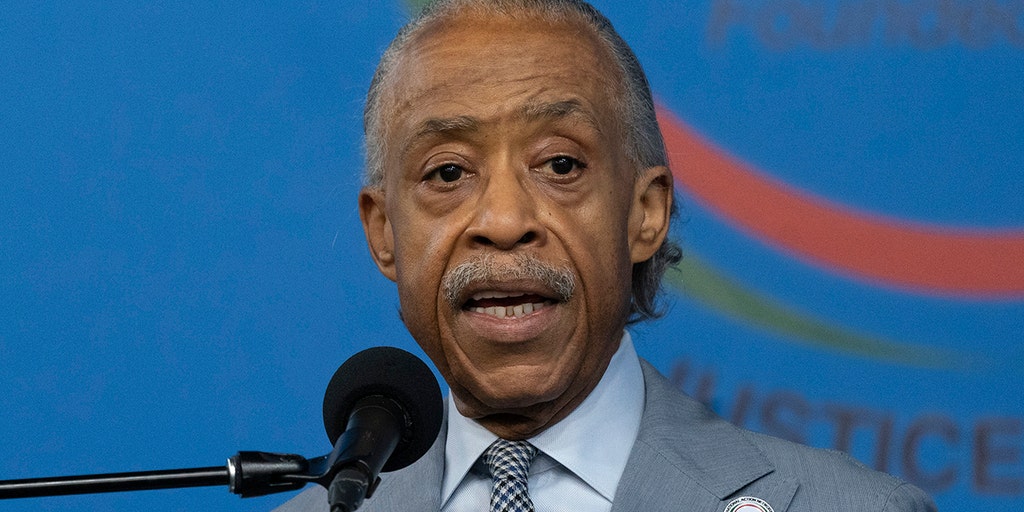 Al Sharpton touts private jet before joining George Floyd's family as Chauvin trial concludes - Vimarsana News