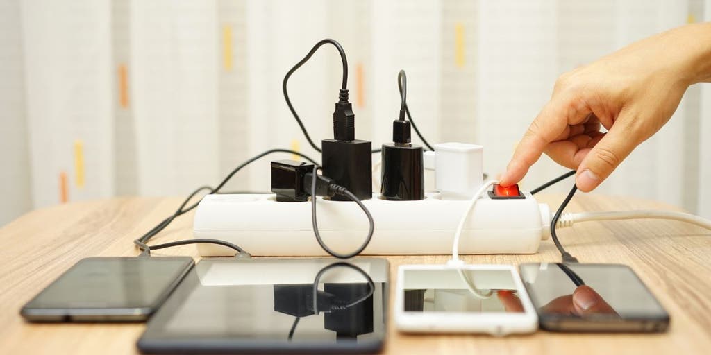 True or false: You shouldn't charge your phone overnight - Vimarsana News