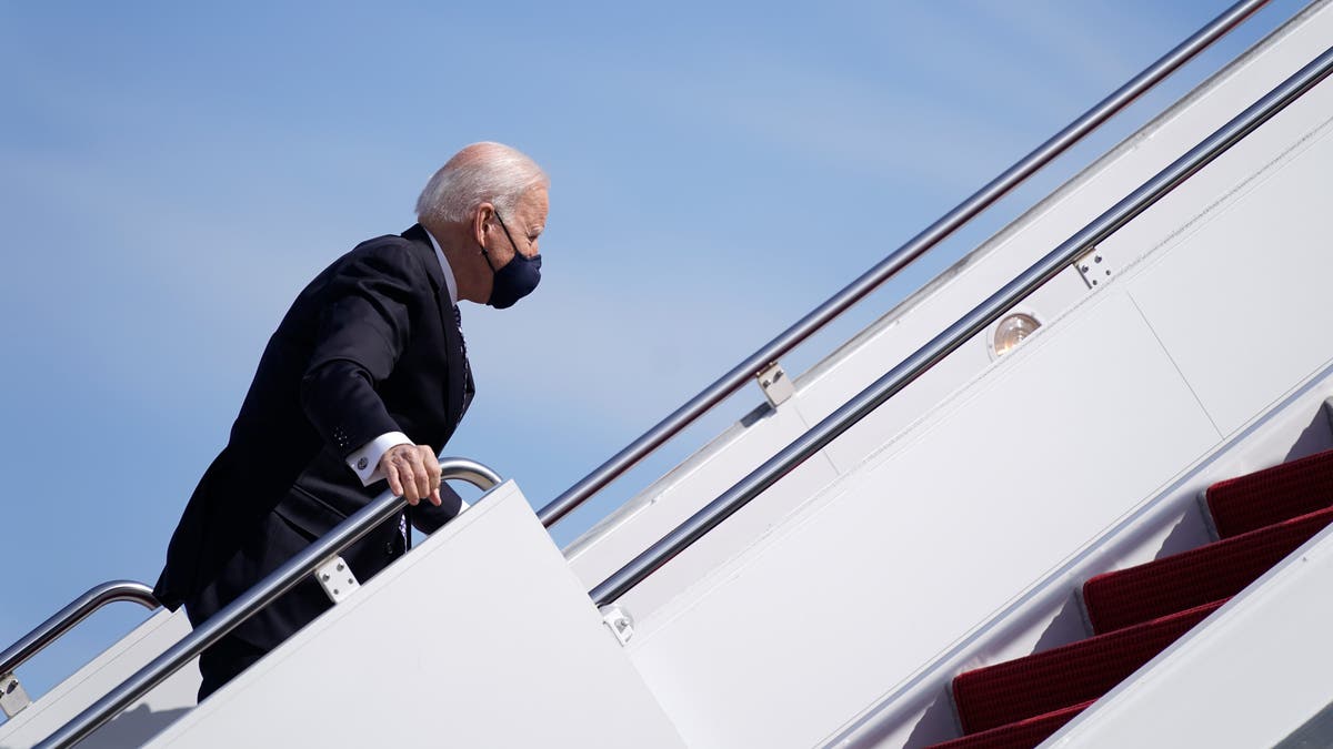 Biden Stumbles Multiple Times, Falls As He Scales Air Force One Stairs ...