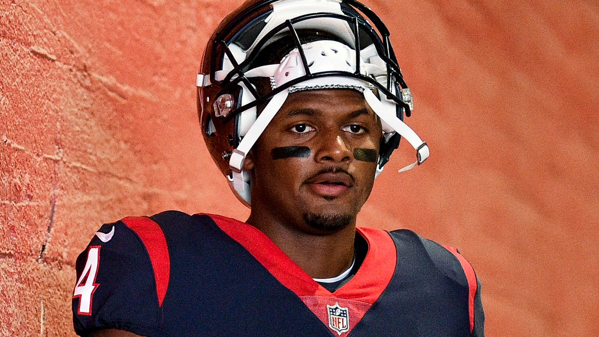 Houston Texans quarterback Deshaun Watson prepares to take the field for a preseason football game against the Los Angeles Rams in Los Angeles on Aug. 25, 2018.