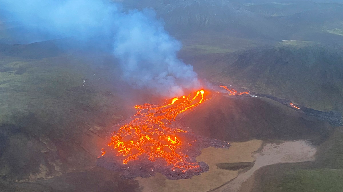 Volcano Erupts In Iceland For First Time In 6 000 Years Fox News