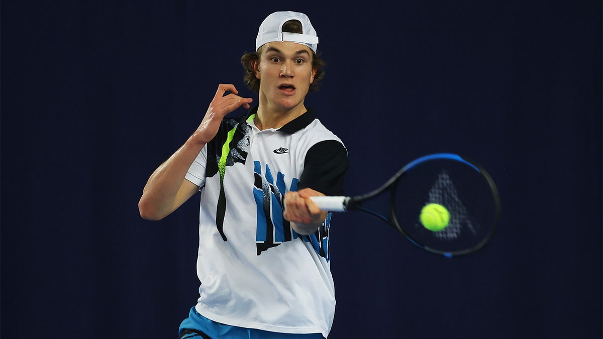 photo Tennis Player Jack Draper Instagram jack draper collapses during miami open
