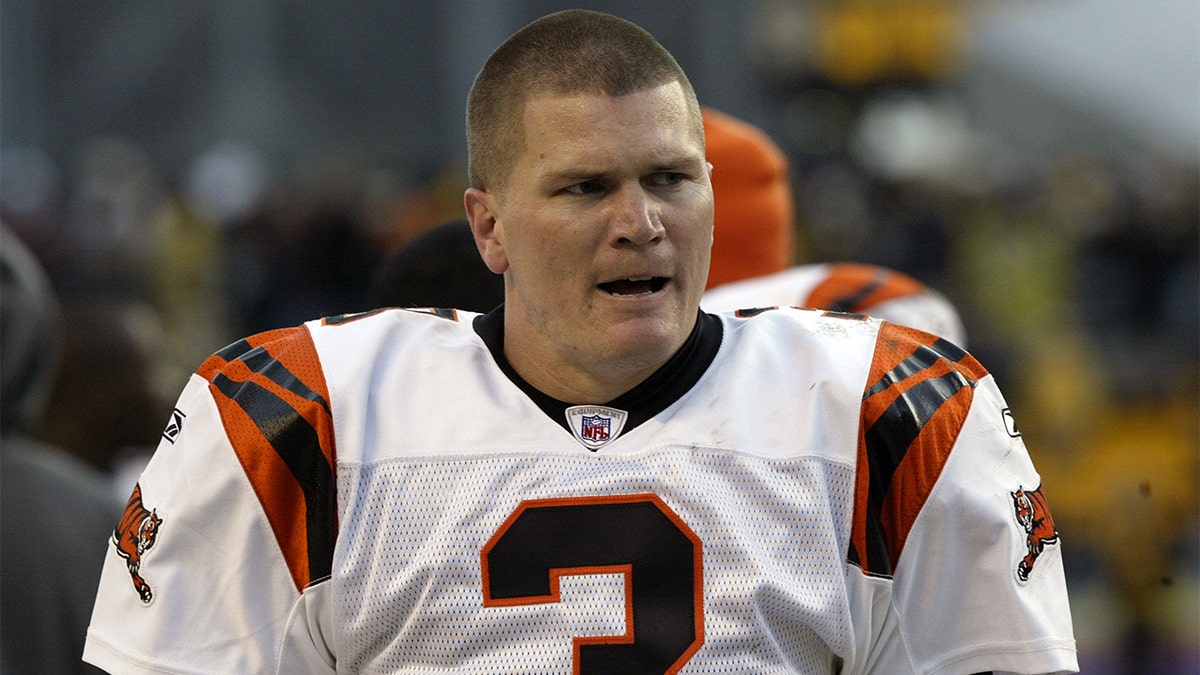 Former Bengals QB Jon Kitna Says He Played With Teammate Who Was Drunk  During Game And Still Went On To Gain 200 Receiving Yards - BroBible