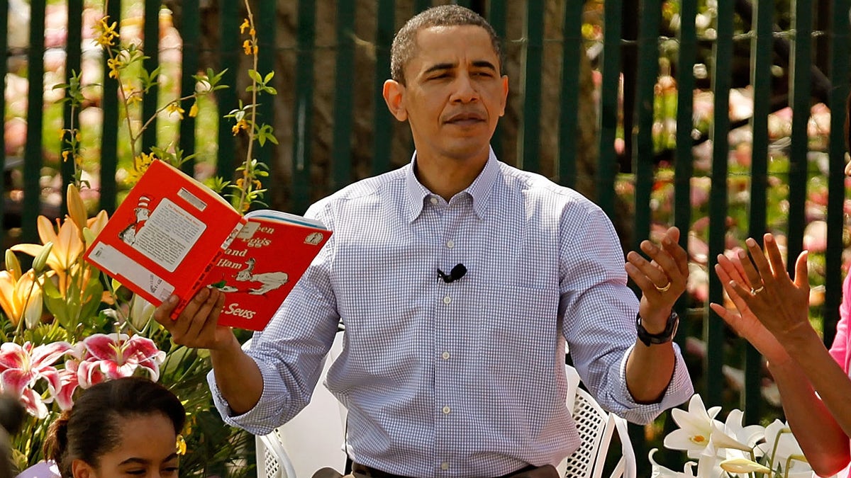 Former President Obama reads to children and his family 