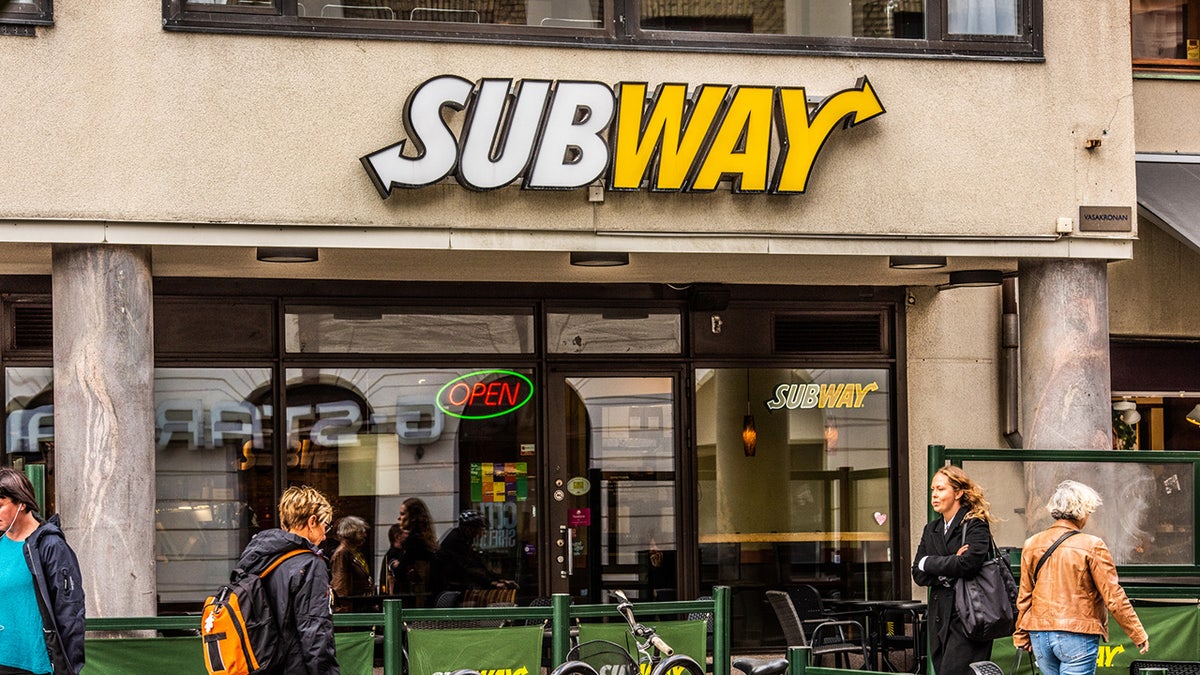 The Subway employee who uploaded the clip later claimed that the customer declined a fork or knife, instead telling the workers that she "likes getting her hands messy."