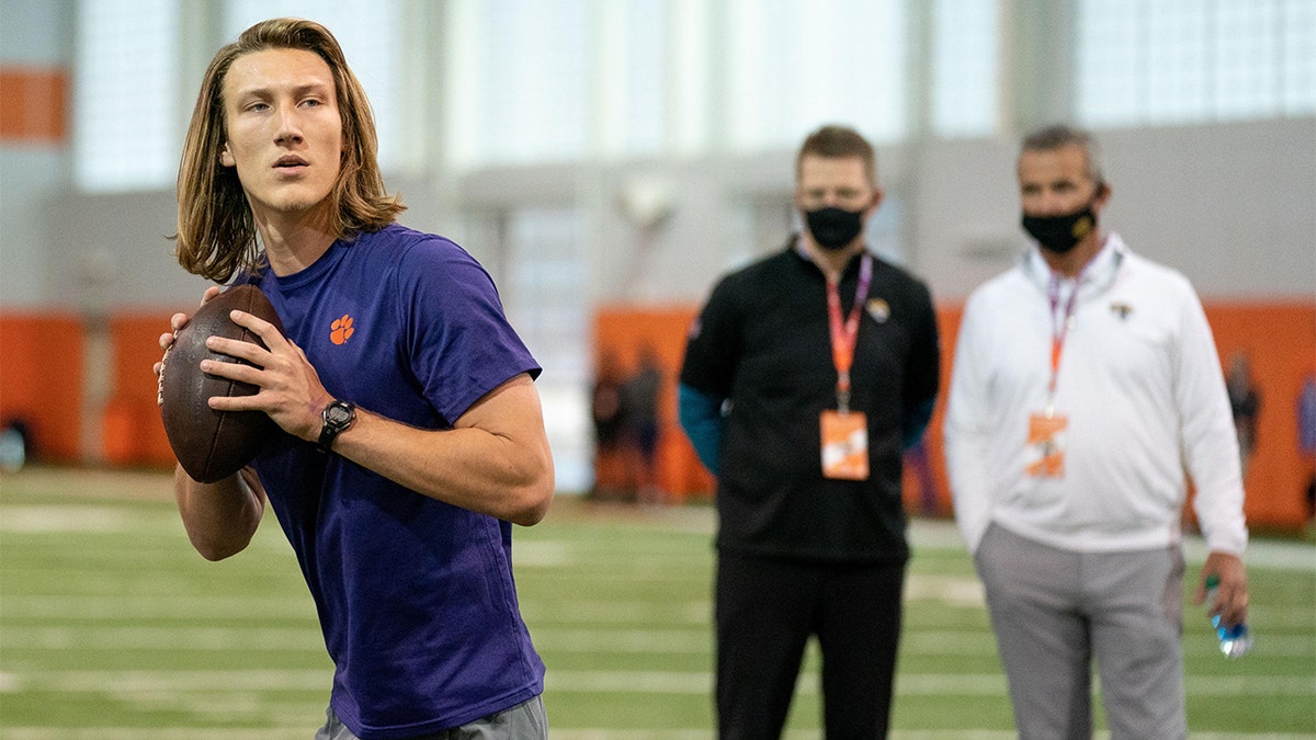 Urban Meyer's Jacksonville Jaguars select Trevor Lawrence with No