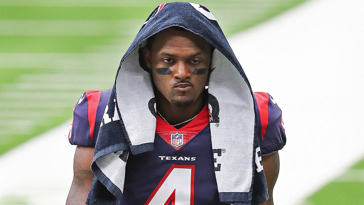 HOUSTON, TEXAS - OCTOBER 04: Deshaun Watson #4 of the Houston Texans walks to the locker room at halftime against the Minnesota Vikings at NRG Stadium on October 04, 2020 in Houston, Texas. (Photo by Bob Levey/Getty Images)