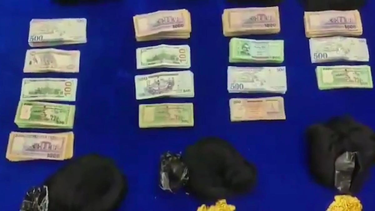Wig smugglers caught with gold cash