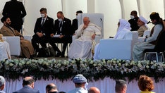 Pope, top Iraq Shiite cleric hold historic, symbolic meeting