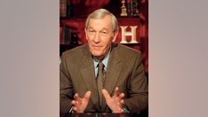 Roger Mudd, longtime network TV newsman, dies at 93