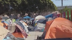 Hundreds of COVID-positive migrant children in isolation after crossing US border