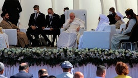 Pope, top Iraq Shiite cleric hold historic, symbolic meeting