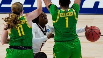 Louisville beats Oregon 60-42, heads to women's Elite Eight