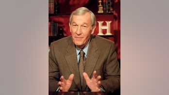 Roger Mudd, longtime network TV newsman, dies at 93