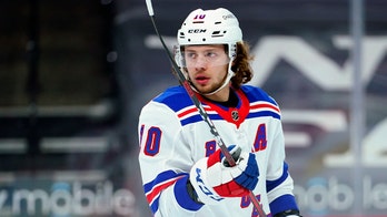Artemi Panarin rejoins Rangers after 2-week leave of absence