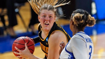 Clark scores 35 for Iowa women in NCAA win over Kentucky