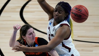 Top seed South Carolina dismantles Oregon State in NCAAs