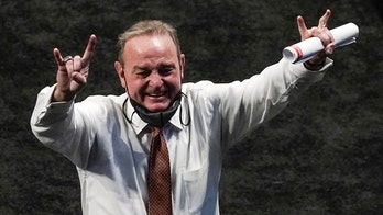 Texas' Vic Schaefer must get through South Carolina again