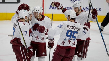Avalanche score 4 goals in 2nd, beat Golden Knights 5-1