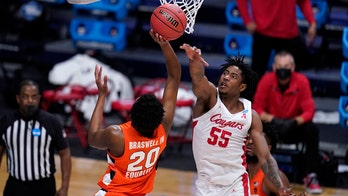 Houston's defense locks in, beats Syracuse 62-46 in NCAAs