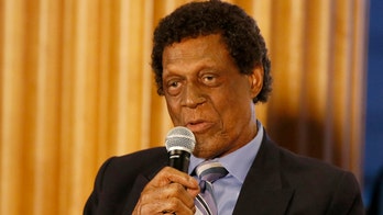 Elgin Baylor partly to blame for Lakers' poker ban, says former teammate Gail Goodrich