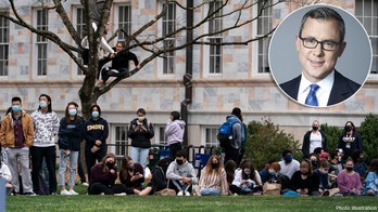 CNN's Jeff Zeleny fails to sound COVID alarm as 'hundreds' gather to see Biden in Atlanta