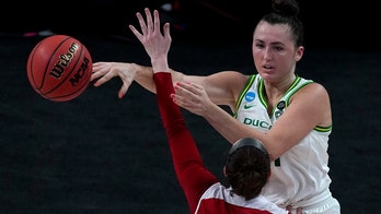 Oregon women hold South Dakota to 9 1st-half points, cruise