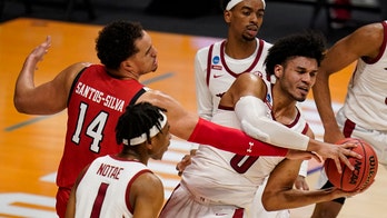 Smith, Arkansas hold off Texas Tech 68-66 in NCAA 2nd round