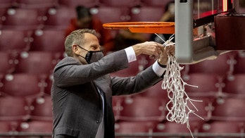 Shackelford, No. 8 Alabama hold off rival Auburn, 70-58