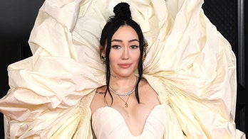 Noah Cyrus' 2021 Grammys dress goes viral