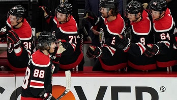 Kane scores 400th goal as Blackhawks beat Red Wings 7-2