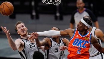 Gilgeous-Alexander has 33, helps Thunder rally past Spurs