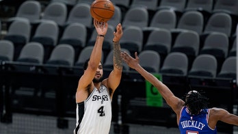 Lyles, Murray lead Spurs to victory, snapping Knicks' streak