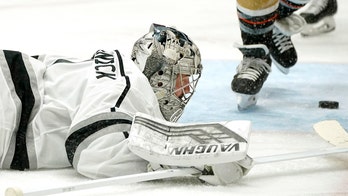 Goalie Grosenick returns to NHL, leads Kings past Ducks 5-1