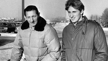Wayne Gretzky gives emotional eulogy at father's funeral: 'He was a remarkable man'