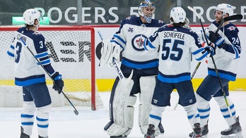 Hellebuyck posts 1st shutout of season, Jets top Canucks 4-0