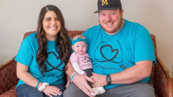 Woman with coronavirus gives birth, gets new lungs