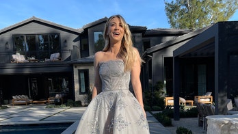 Kaley Cuoco celebrates Golden Globes loss with champagne and pizza on her kitchen floor