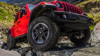 RV driver blows up Jeep engine in massive towing fail