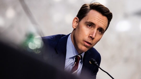 Hawley pens scathing letter to Biden admin demanding answers about 'unlawful' vaccine mandate