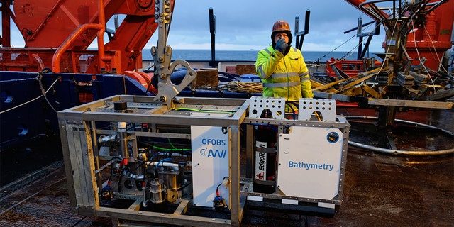 Sistema de monitoramento e batimetria do fundo do oceano OFOBOS a bordo do navio de pesquisa Polarstern