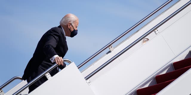 Biden Stumbles Multiple Times Falls As He Scales Air Force One Stairs Fox News 8802